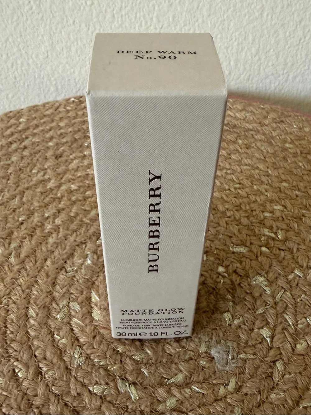 Burberry Matte Glow Foundation Deep Warm No. 90